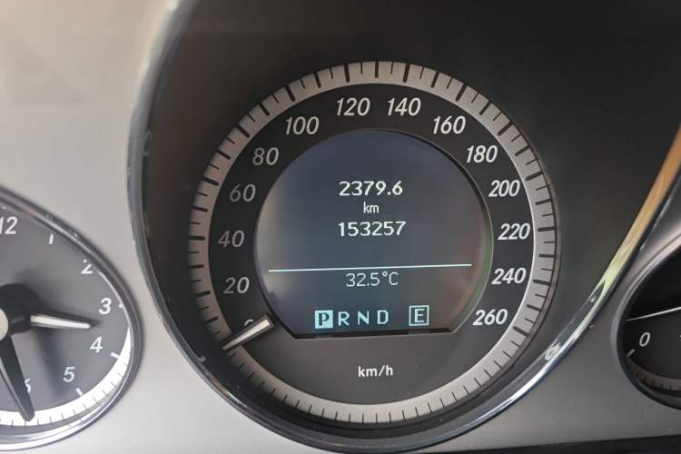 Used Mercedes-Benz E-Class 2010 E 260 CGI Coupe Odometer Close Up