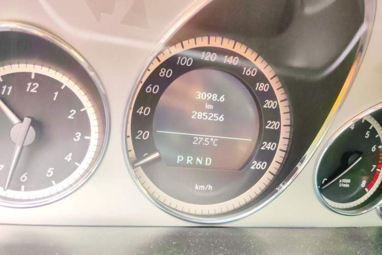 Used Mercedes-Benz E-Class 2010 E 260 CGI Coupe Odometer Close Up