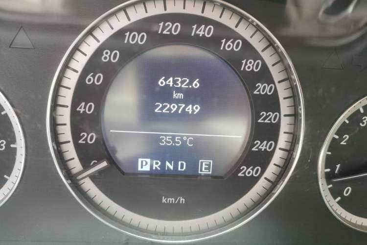 Used Mercedes-Benz E-Class 2010 E 260 L CGI Elegant Model Odometer Close Up