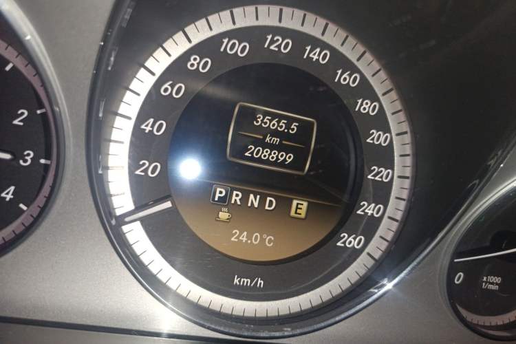 Used Mercedes-Benz E-Class 2010 E 260 CGI Coupe Odometer Close Up