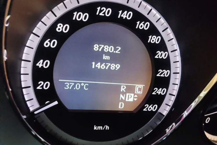 Used Mercedes-Benz E-Class 2010 E 300 Fashion Luxury Edition Odometer Close Up