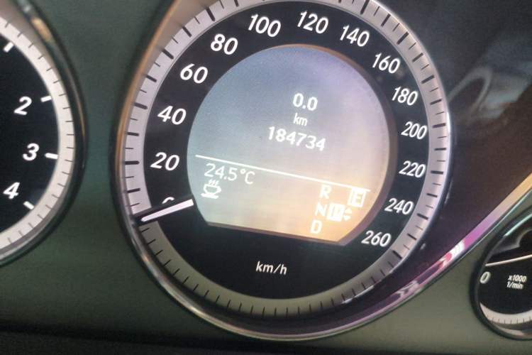 Used Mercedes-Benz E-Class 2010 E 300 L Fashion Model Odometer Close Up
