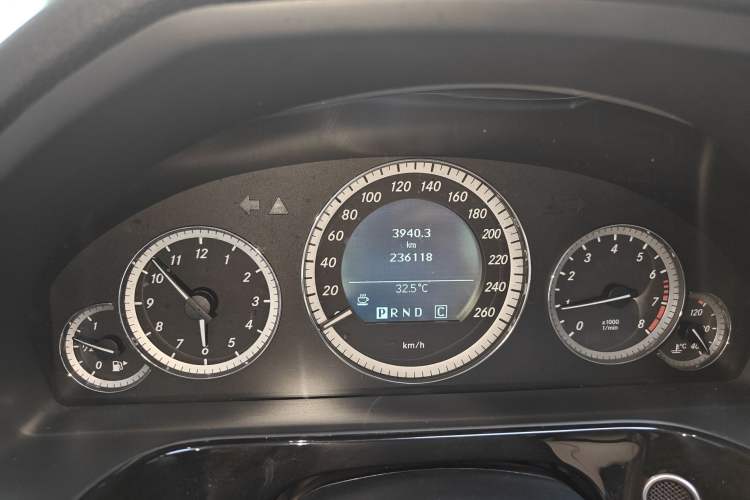 Used Mercedes-Benz E-Class 2010 E 260 CGI Fashion Model Odometer Close Up