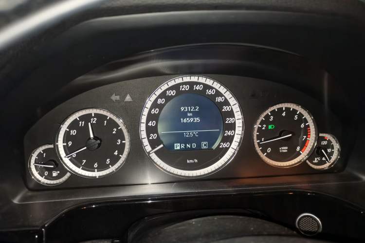 Used Mercedes-Benz E-Class 2010 E 260 CGI Fashion Model Odometer Close Up