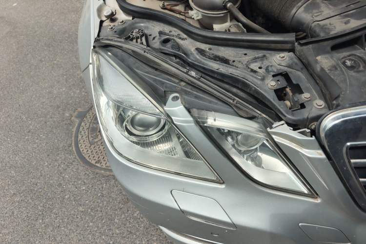 Used Mercedes-Benz E-Class 2010 E 300 L Fashion Model Right Front Headlight