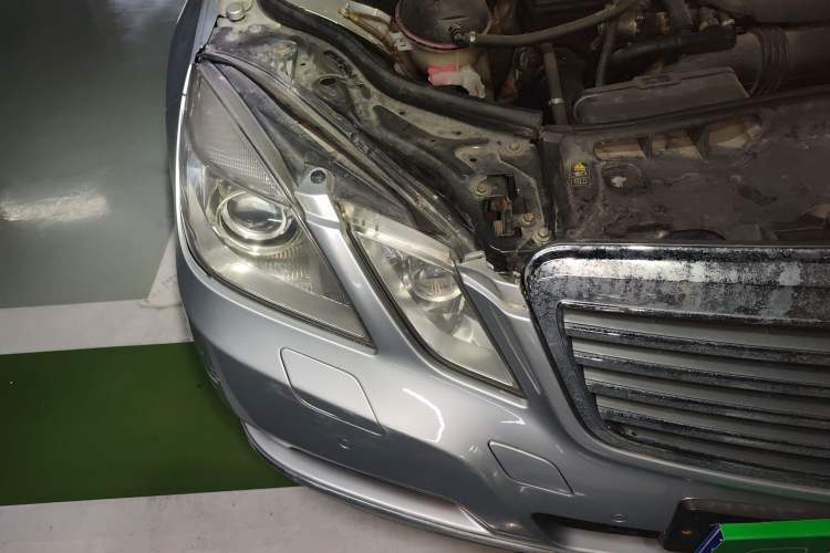 Used Mercedes-Benz E-Class 2010 E 200 CGI Elegant Model Right Front Headlight