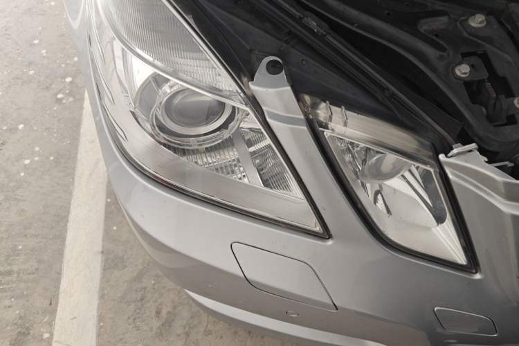 Used Mercedes-Benz E-Class 2010 E 300 Elegant Luxury Edition Right Front Headlight