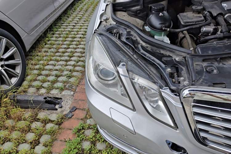 Used Mercedes-Benz E-Class 2010 E 260 L CGI Elegant Model Right Front Headlight
