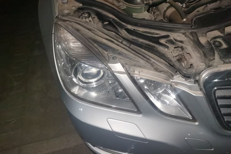 Used Mercedes-Benz E-Class 2010 E 200 CGI Elegant Model Right Front Headlight