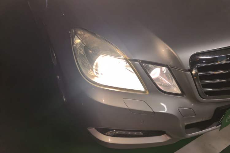 Used Mercedes-Benz E-Class 2010 E 300 Fashion Luxury Edition Right Front Headlight