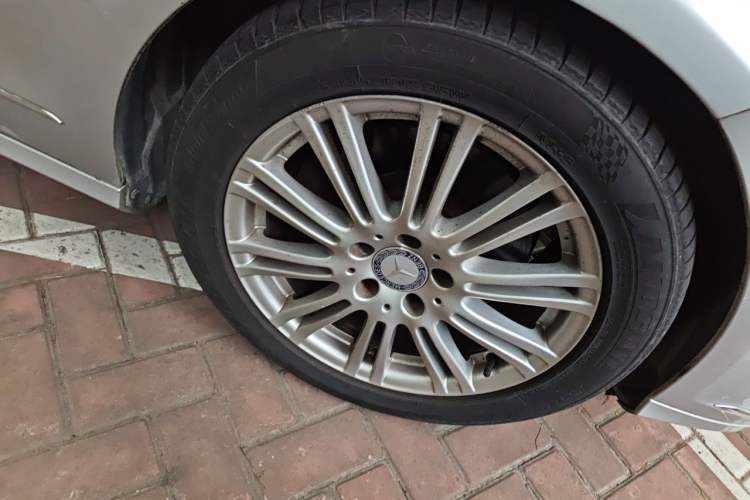 Used Mercedes-Benz E-Class 2010 E 260 L CGI Elegant Model Right Front Wheel Hub