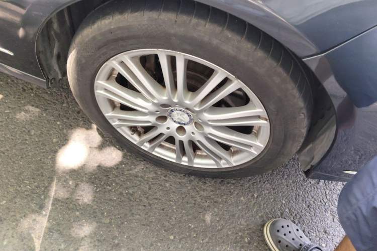 Used Mercedes-Benz E-Class 2010 E 300 Elegant Luxury Edition Right Front Wheel Hub