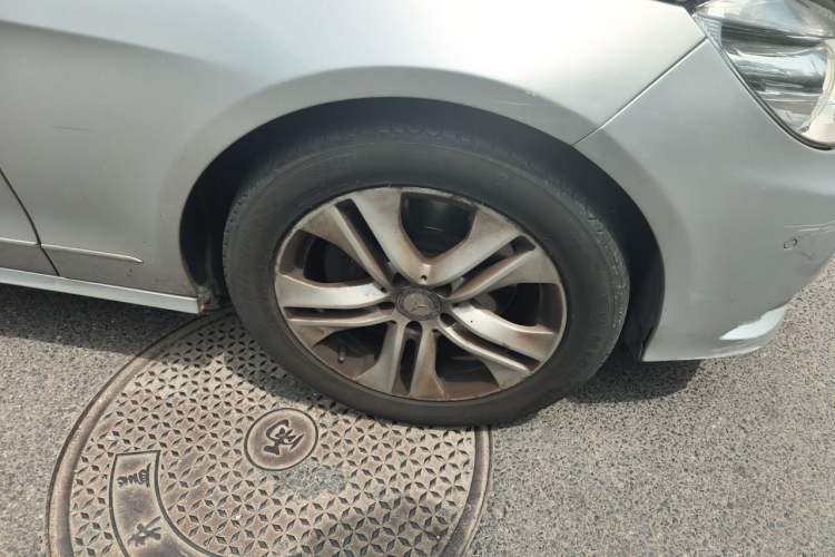 Used Mercedes-Benz E-Class 2010 E 300 L Fashion Model Right Front Wheel Hub