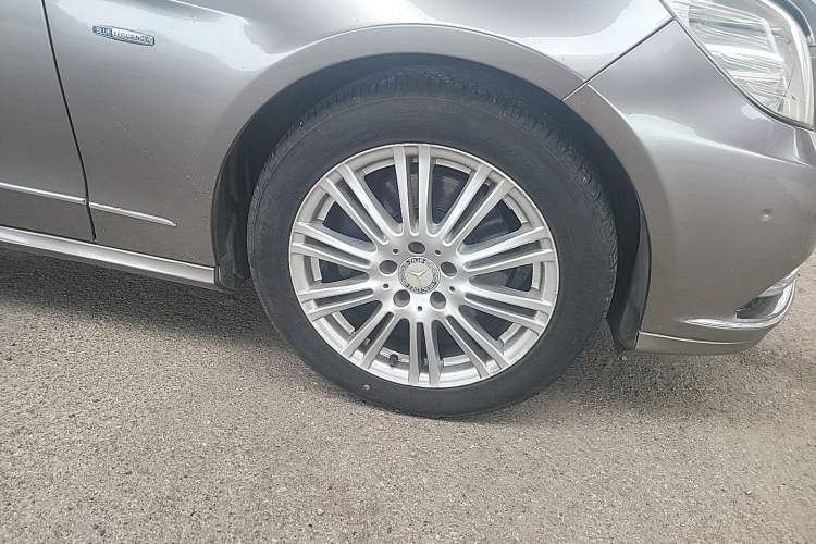 Used Mercedes-Benz E-Class 2010 E 260 L CGI Elegant Model Right Front Wheel Hub