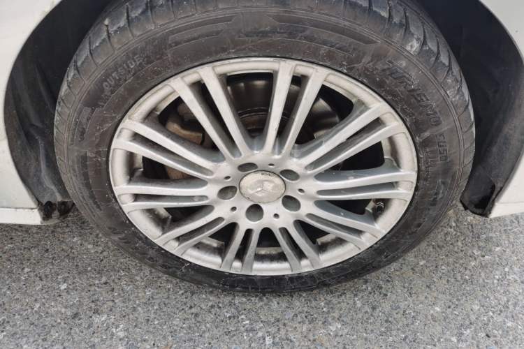 Used Mercedes-Benz E-Class 2010 E 200 CGI Elegant Model Right Front Wheel Hub