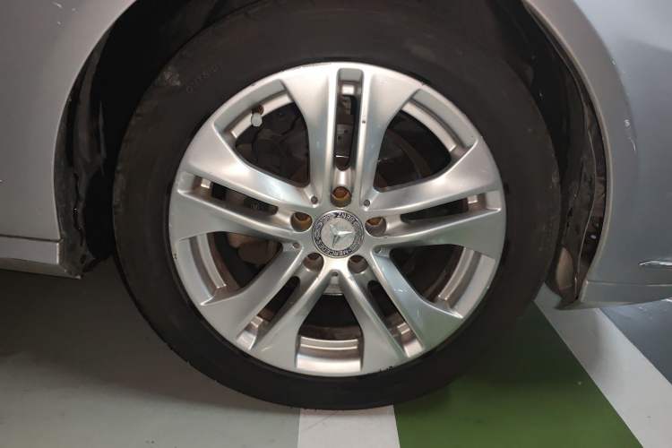 Used Mercedes-Benz E-Class 2010 E 200 CGI Elegant Model Right Front Wheel Hub