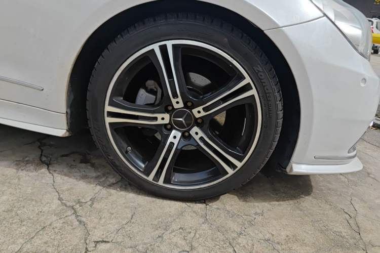 Used Mercedes-Benz E-Class 2010 E 260 CGI Coupe Right Front Wheel Hub
