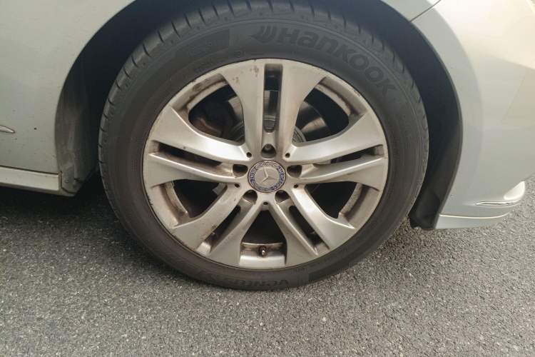 Used Mercedes-Benz E-Class 2010 E 200 CGI Elegant Model Right Front Wheel Hub