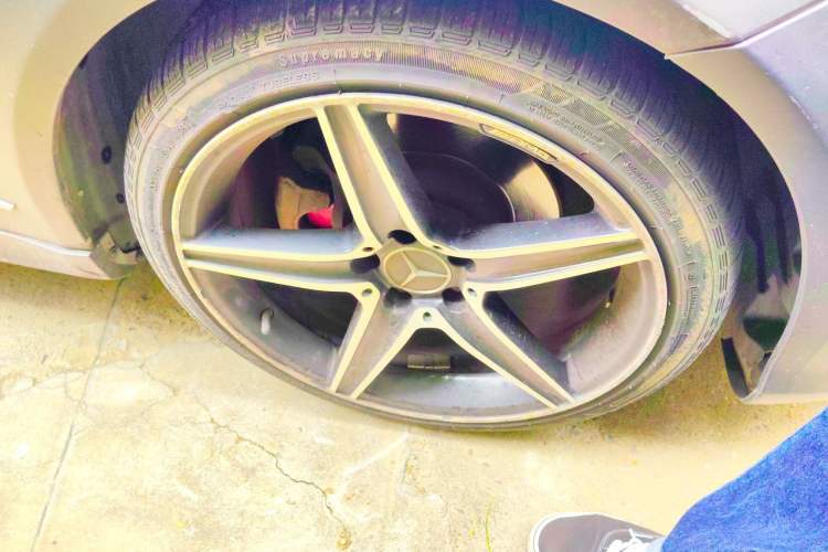 Used Mercedes-Benz E-Class 2010 E 260 CGI Coupe Right Front Wheel Hub