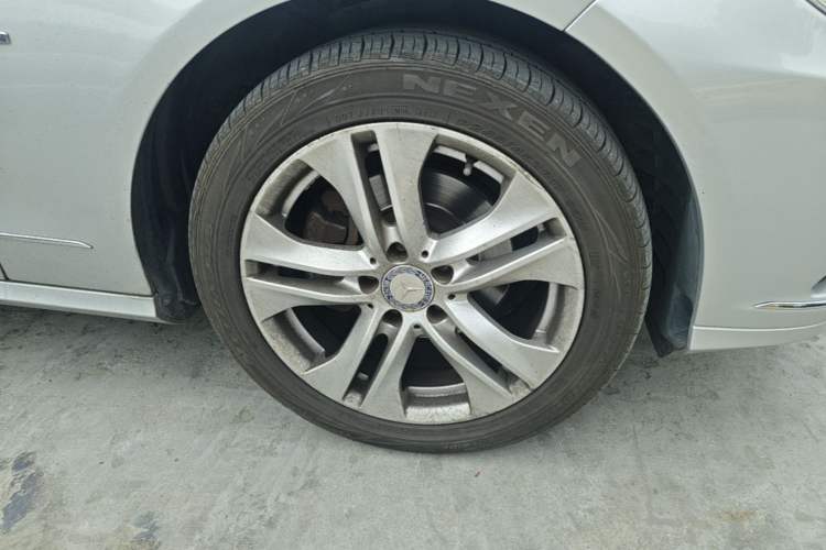 Used Mercedes-Benz E-Class 2010 E 200 CGI Elegant Model Right Front Wheel Hub