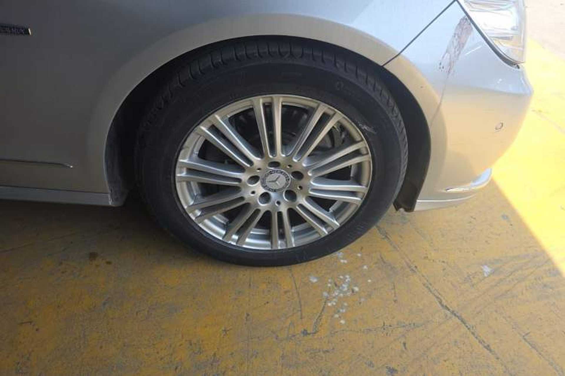 Used Mercedes-Benz E-Class 2010 E 260 L CGI Elegant Model Right Front Wheel Hub