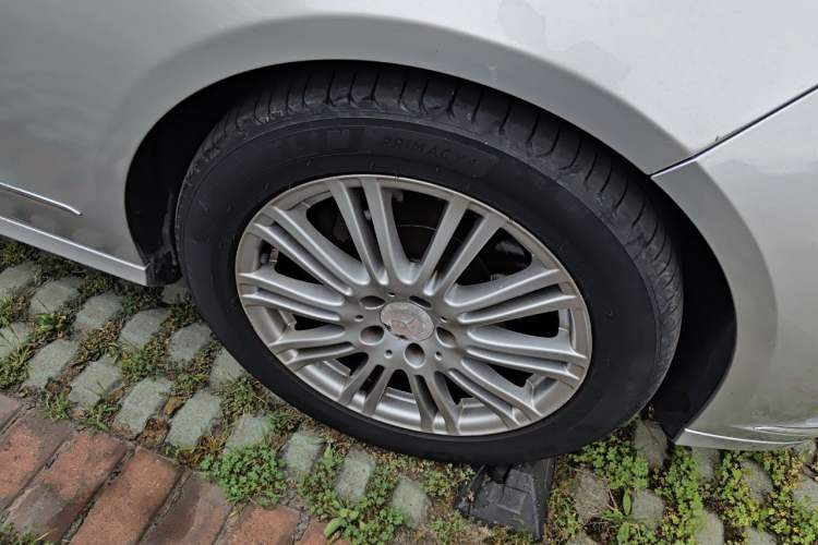 Used Mercedes-Benz E-Class 2010 E 260 L CGI Elegant Model Right Front Wheel Hub