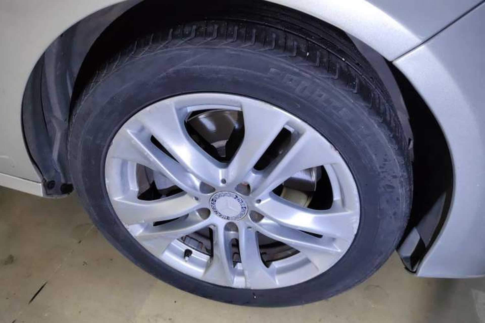 Used Mercedes-Benz E-Class 2010 E 260 CGI Fashion Model Right Front Wheel Hub