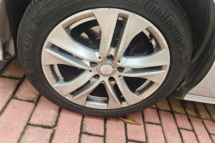 Used Mercedes-Benz E-Class 2010 E 200 CGI Elegant Model Right Front Wheel Hub
