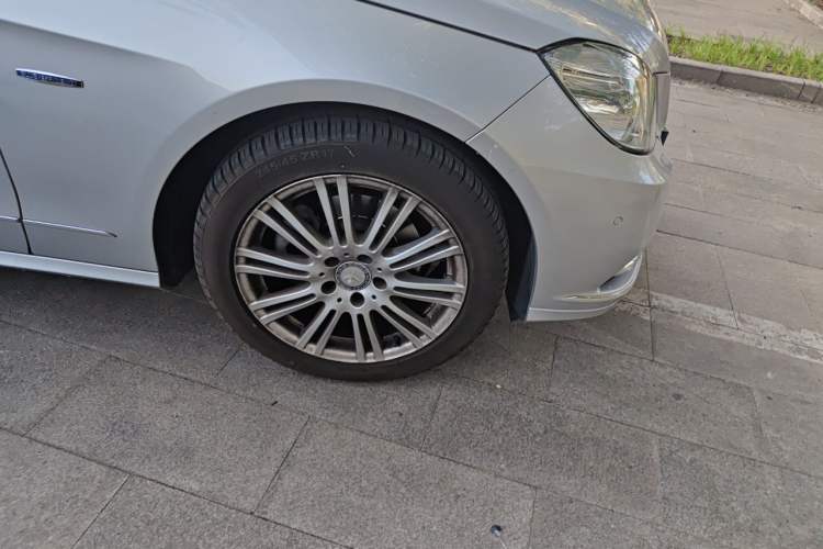 Used Mercedes-Benz E-Class 2010 E 200 CGI Elegant Model Right Front Wheel Hub