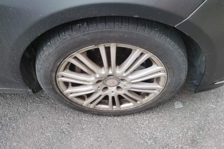Used Mercedes-Benz E-Class 2010 E 260 L CGI Elegant Model Right Front Wheel Hub