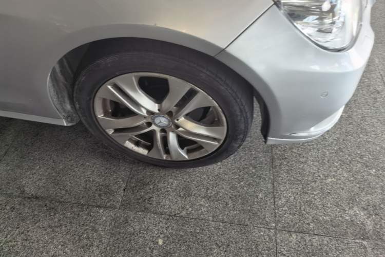 Used Mercedes-Benz E-Class 2010 E 200 CGI Elegant Model Right Front Wheel Hub