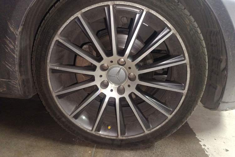 Used Mercedes-Benz E-Class 2010 E 260 CGI Coupe Right Front Wheel Hub