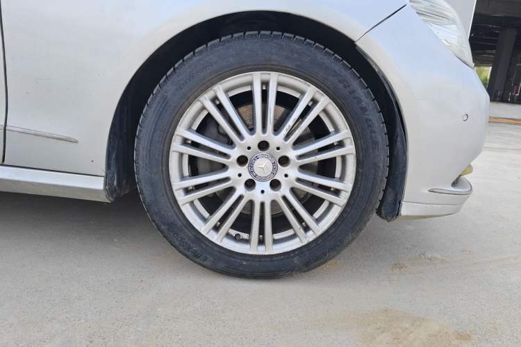 Used Mercedes-Benz E-Class 2010 E 260 L CGI Elegant Model Right Front Wheel Hub