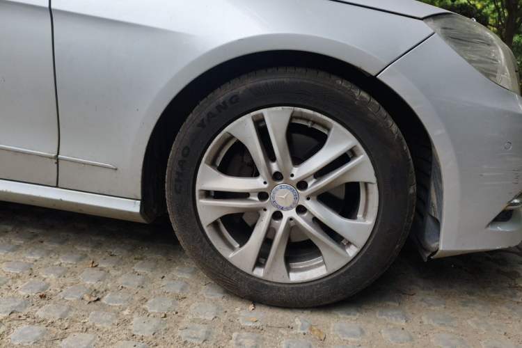 Used Mercedes-Benz E-Class 2010 E 300 L Fashion Model Right Front Wheel Hub
