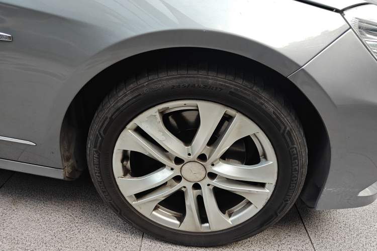 Used Mercedes-Benz E-Class 2010 E 260 CGI Fashion Model Right Front Wheel Hub