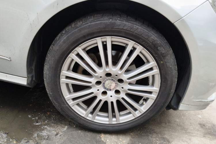 Used Mercedes-Benz E-Class 2010 E 200 CGI Elegant Model Right Front Wheel Hub