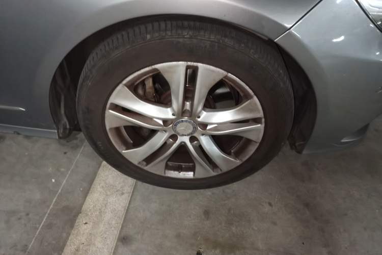 Used Mercedes-Benz E-Class 2010 E 260 CGI Fashion Model Right Front Wheel Hub