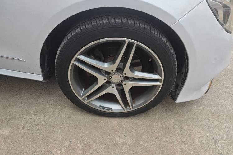 Used Mercedes-Benz E-Class 2010 E 200 CGI Elegant Model Right Front Wheel Hub