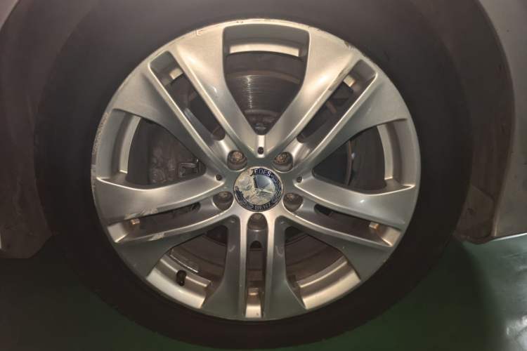 Used Mercedes-Benz E-Class 2010 E 300 Fashion Luxury Edition Right Front Wheel Hub