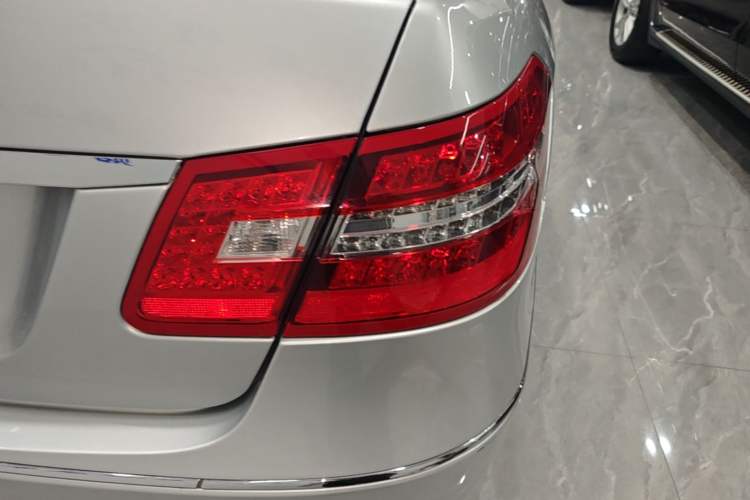 Used Mercedes-Benz E-Class 2010 E 300 Fashion Luxury Edition Right Rear Taillight