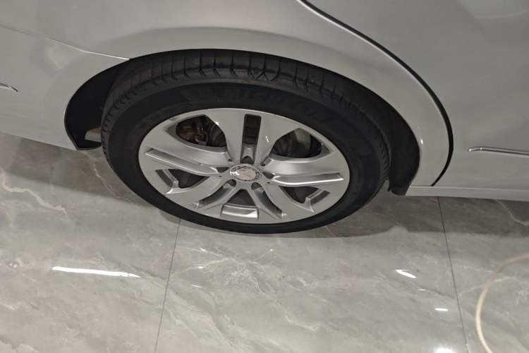 Used Mercedes-Benz E-Class 2010 E 300 Fashion Luxury Edition Right Rear Wheel Hub