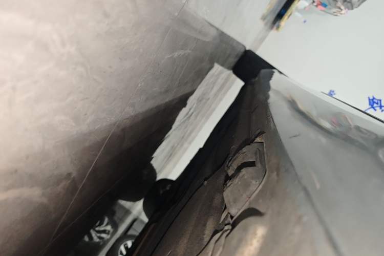 Used Mercedes-Benz E-Class 2010 E 300 Fashion Luxury Edition Right Side Sill