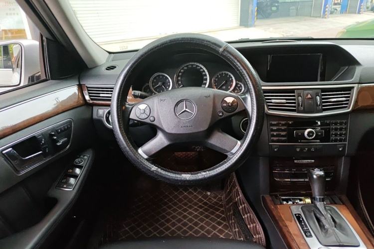 Used Mercedes-Benz E-Class 2010 E 260 L CGI Elegant Model Steering Wheel