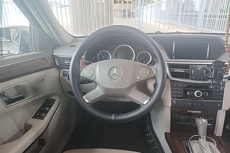 Used Mercedes-Benz E-Class 2010 E 260 L CGI Elegant Model Steering Wheel