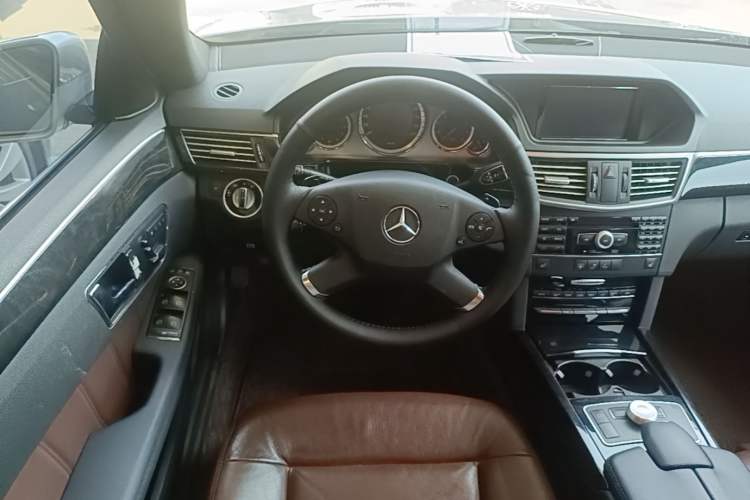 Used Mercedes-Benz E-Class 2010 E 300 L Fashion Model Steering Wheel