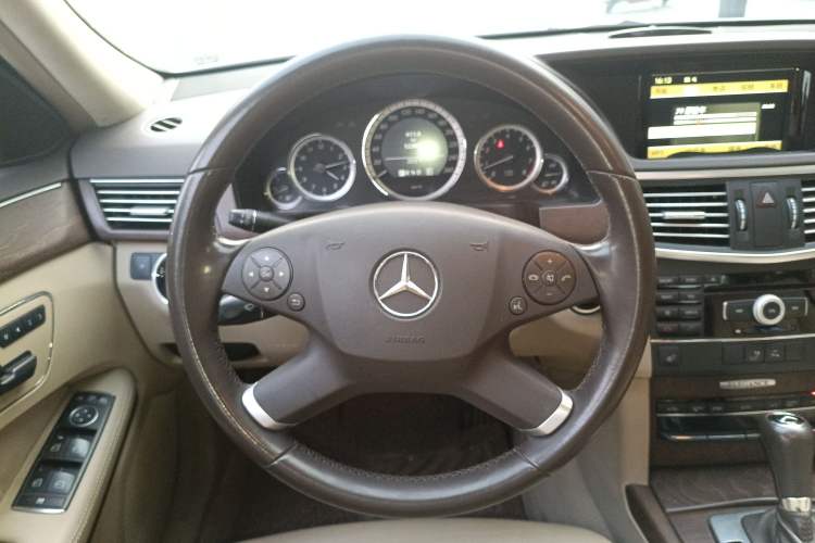 Used Mercedes-Benz E-Class 2010 E 200 CGI Elegant Model Steering Wheel