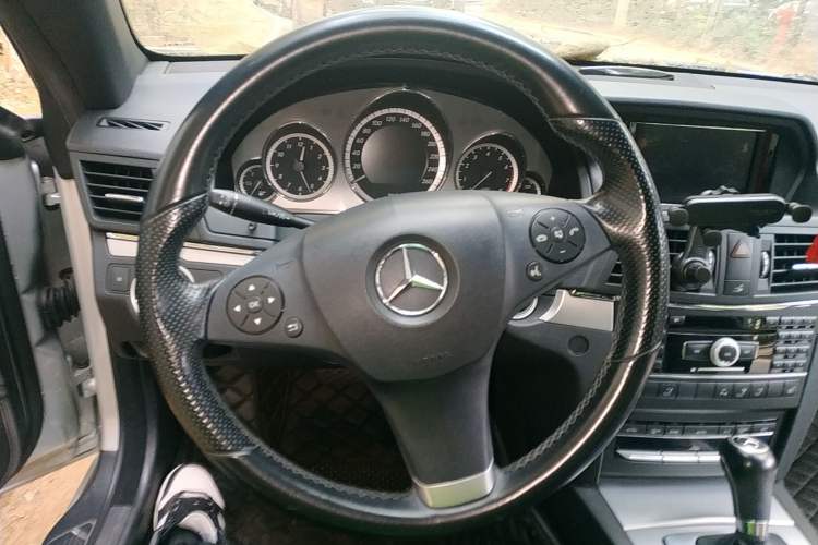 Used Mercedes-Benz E-Class 2010 E 260 CGI Convertible Steering Wheel