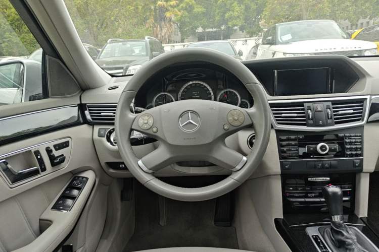 Used Mercedes-Benz E-Class 2010 E 200 CGI Elegant Model Steering Wheel