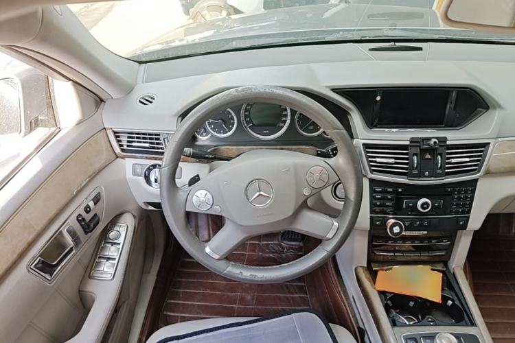 Used Mercedes-Benz E-Class 2010 E 300 Elegant Luxury Edition Steering Wheel