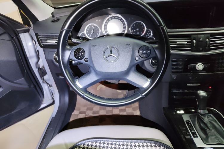 Used Mercedes-Benz E-Class 2010 E 260 CGI Fashion Model Steering Wheel